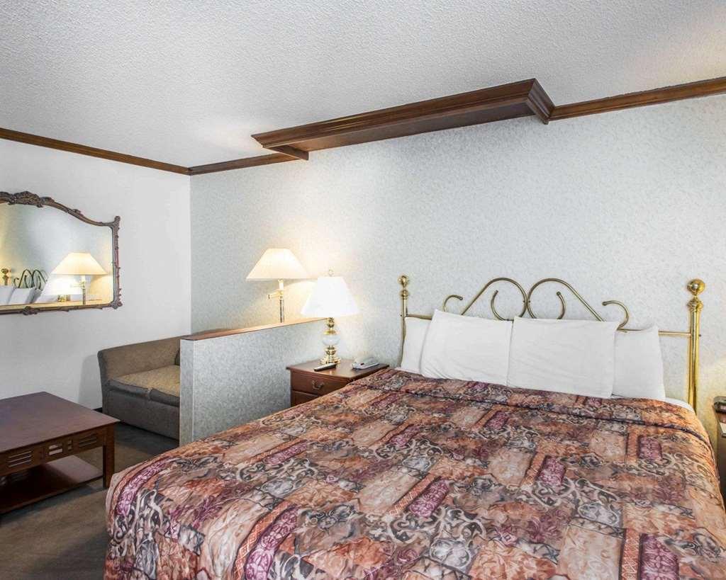 Rodeway Inn And Suites Boulder Broker Номер фото