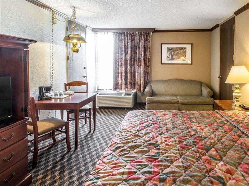 Rodeway Inn And Suites Boulder Broker Экстерьер фото