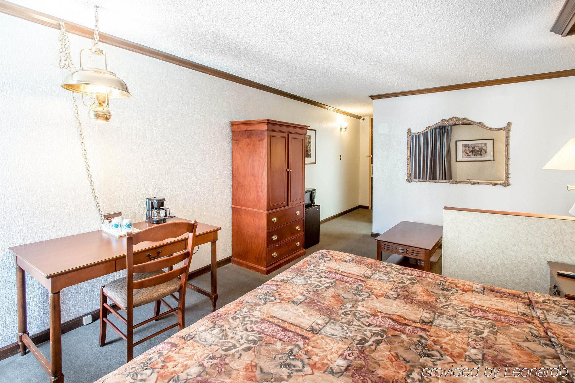 Rodeway Inn And Suites Boulder Broker Экстерьер фото