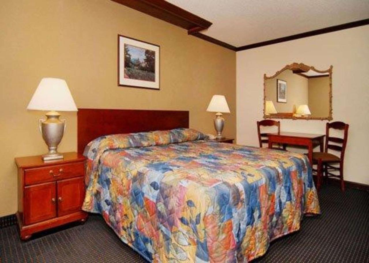 Rodeway Inn And Suites Boulder Broker Экстерьер фото