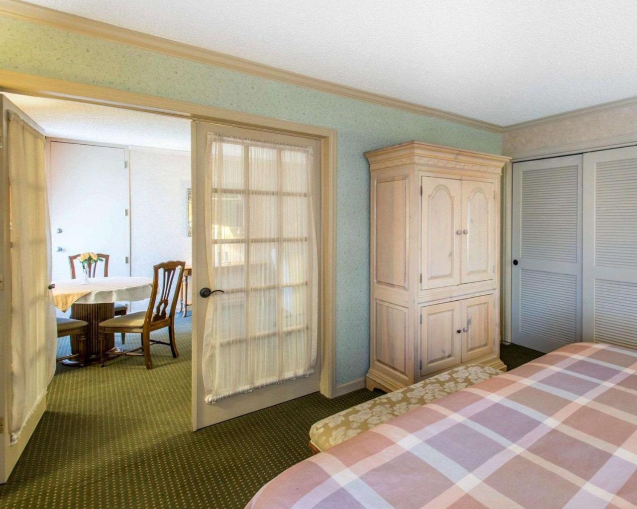 Rodeway Inn And Suites Boulder Broker Экстерьер фото